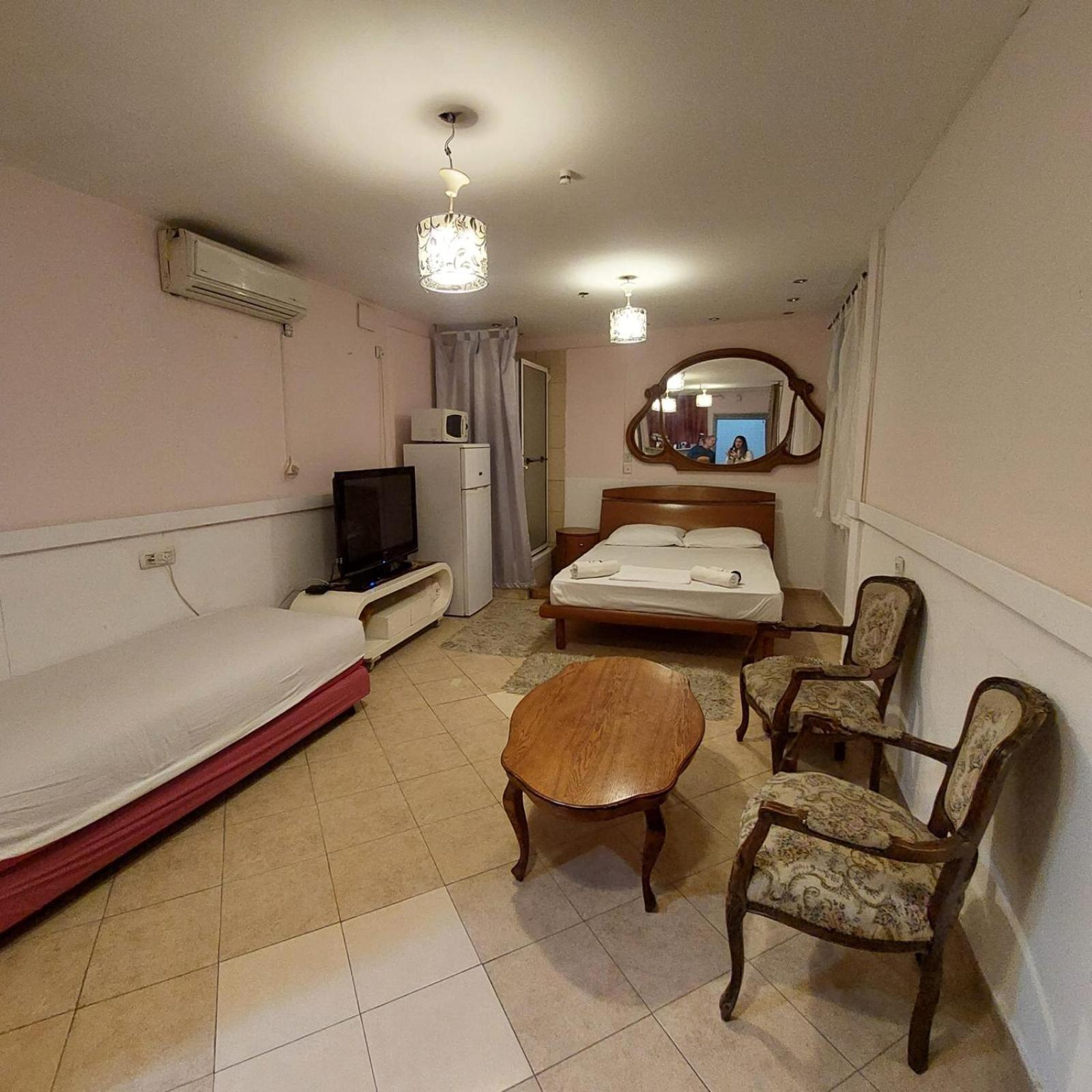 Star Guest- House Hotell Or Yehuda Exteriör bild