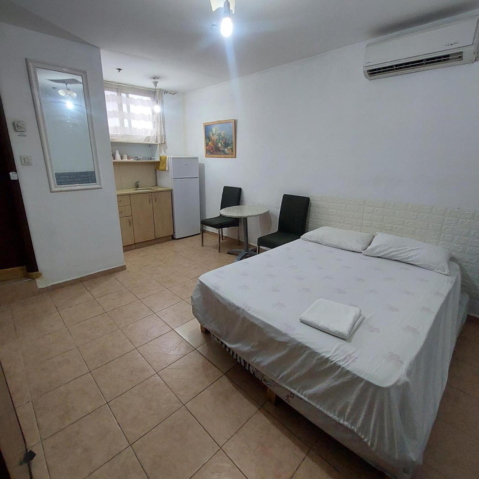 Star Guest- House Hotell Or Yehuda Exteriör bild