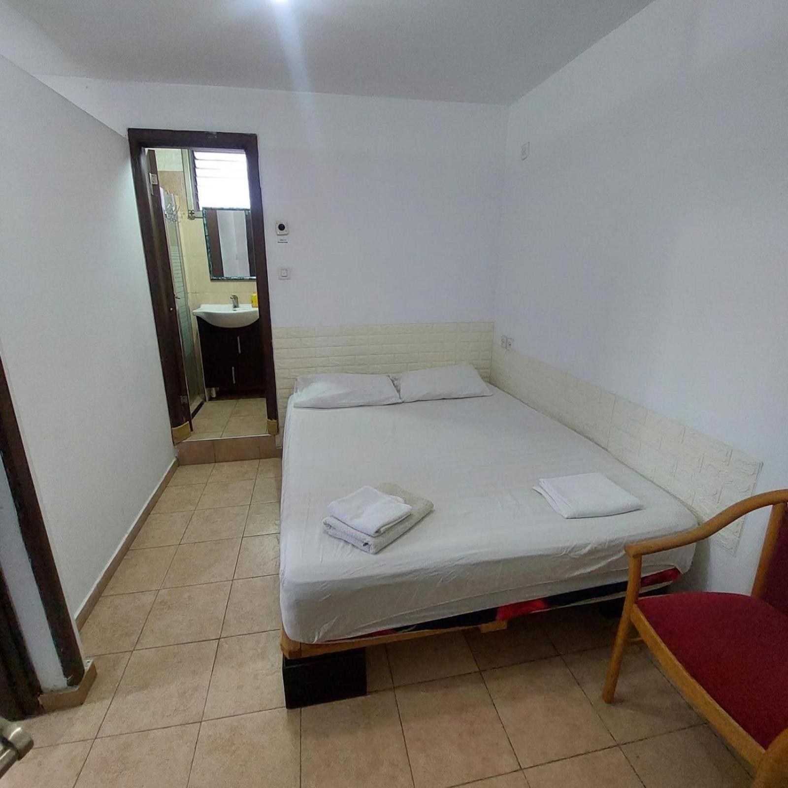 Star Guest- House Hotell Or Yehuda Exteriör bild