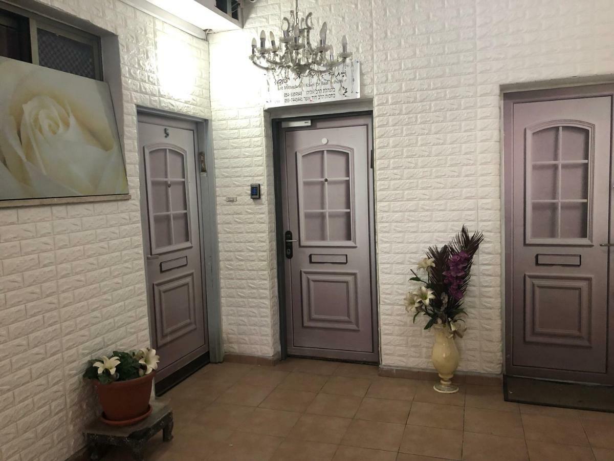 Star Guest- House Hotell Or Yehuda Exteriör bild